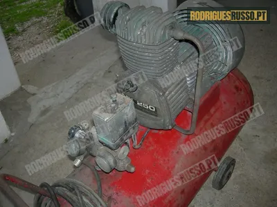 Compressor trifásico