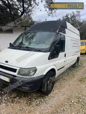 Carrinhas Ford Transit 2001 e Hyundai 1999