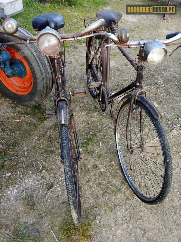 Bicicleta de travões de alavanca antiga