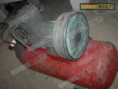 Compressor trifásico