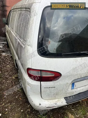 Carrinhas Ford Transit 2001 e Hyundai 1999