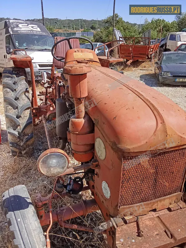Trator Renault a gasóleo